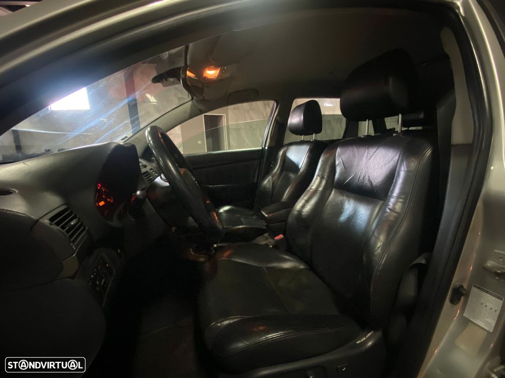 Toyota Avensis SW 2.2 D-4D - 7