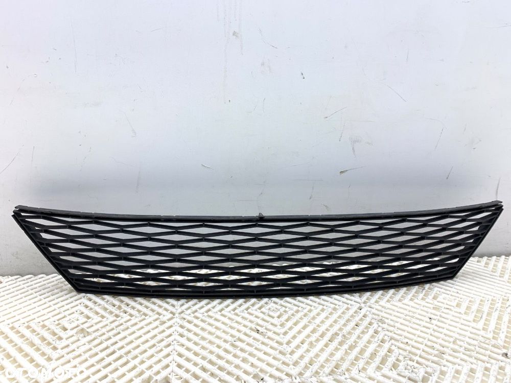 KRATKA ZDERZAKA PRZÓD ŚRODKOWA  SEAT IBIZA IV ST (6J8, 6P8) 2010 - 2016 1.2 51 kW [70 KM] benzyna - 1