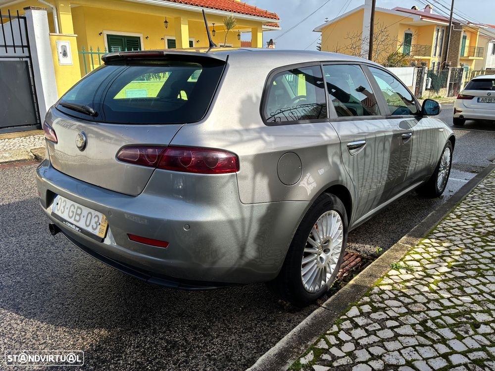 Alfa Romeo 159 Sportwagon 1.9 JTDm 16V Elegante - 4
