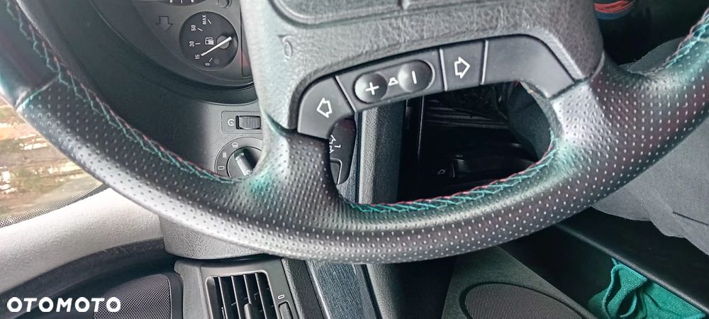 BMW Seria 5 520i - 29