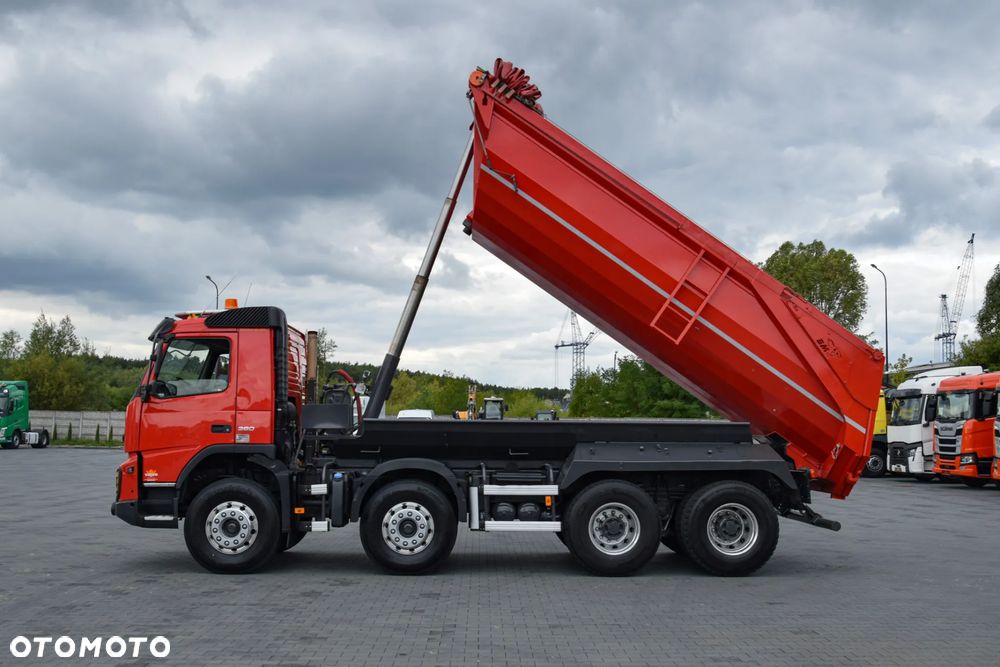 Volvo FMX380 / 8x4 / 13 LITROWY SILNIK / EURO 5 / WYWROTKA TYLNOZSYPOWA / HYDROKLAPA / KAMERA COFANIA / SERWISOWANA / SPROWADZONA - 19
