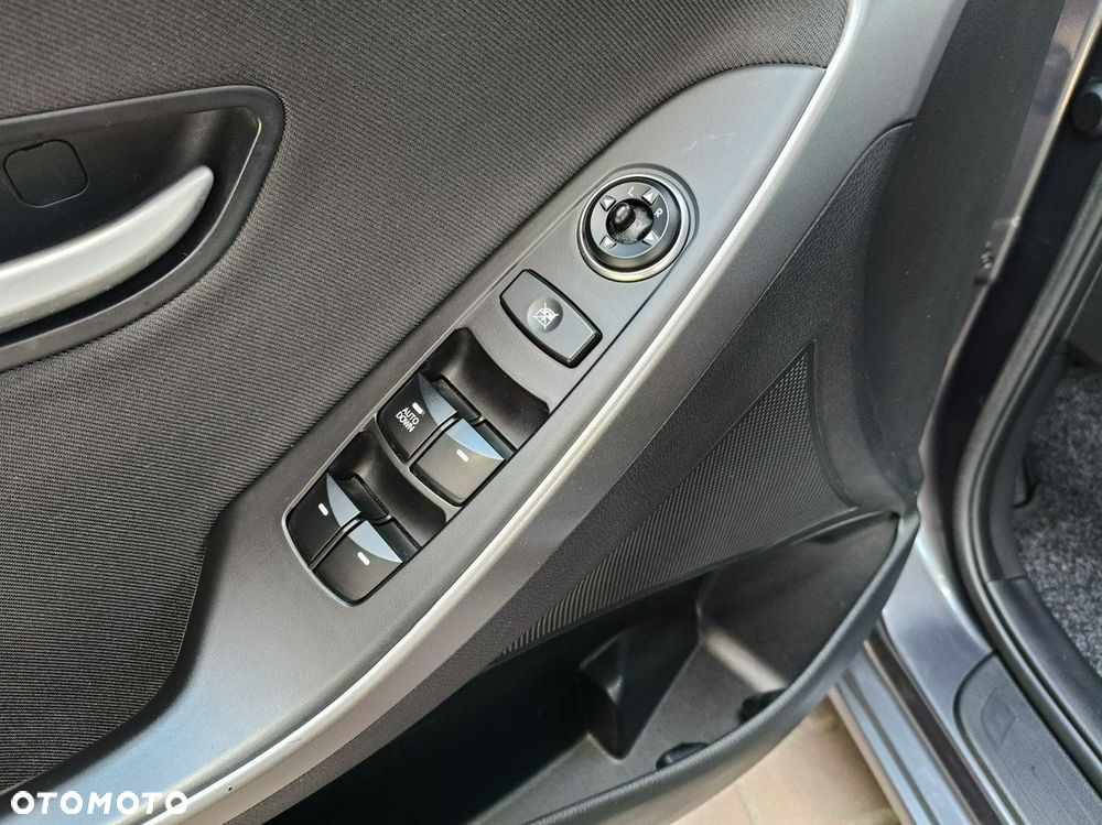Hyundai i30 blue Kombi 1.4 YES Silver - 15