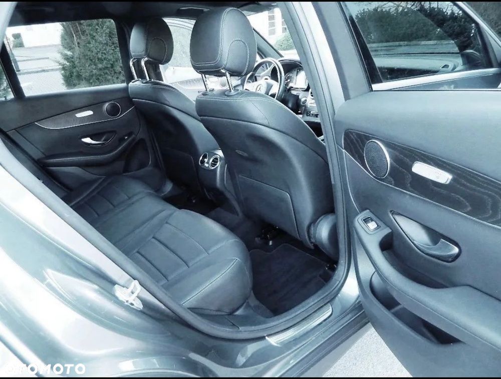 Mercedes-Benz GLC 300 4Matic 9G-TRONIC AMG Line Plus - 10