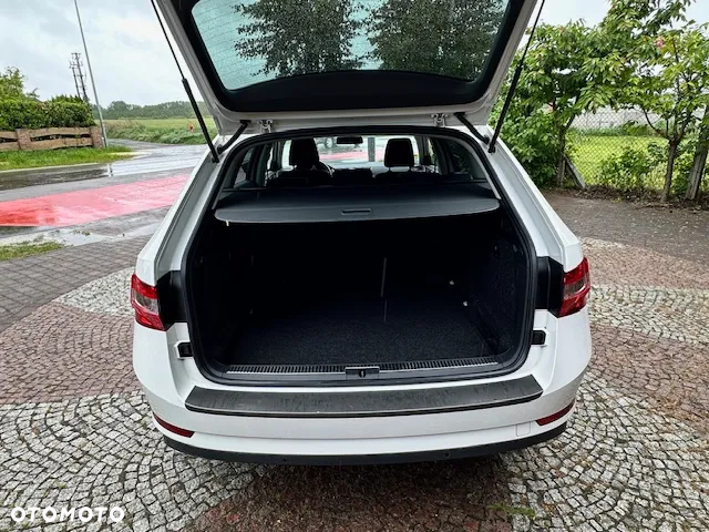 Skoda Superb Combi 2.0 TDI DSG Sportline - 7
