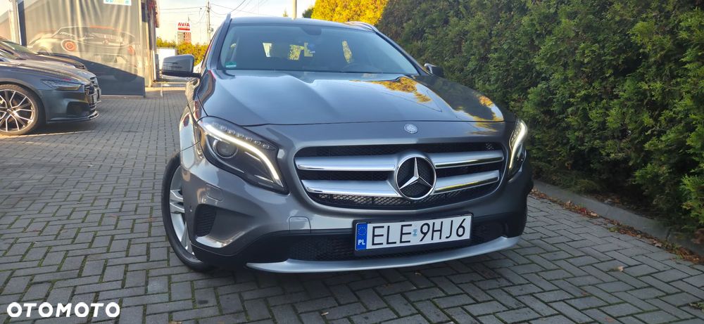 Mercedes-Benz GLA 250 7G-DCT StreetStyle - 17