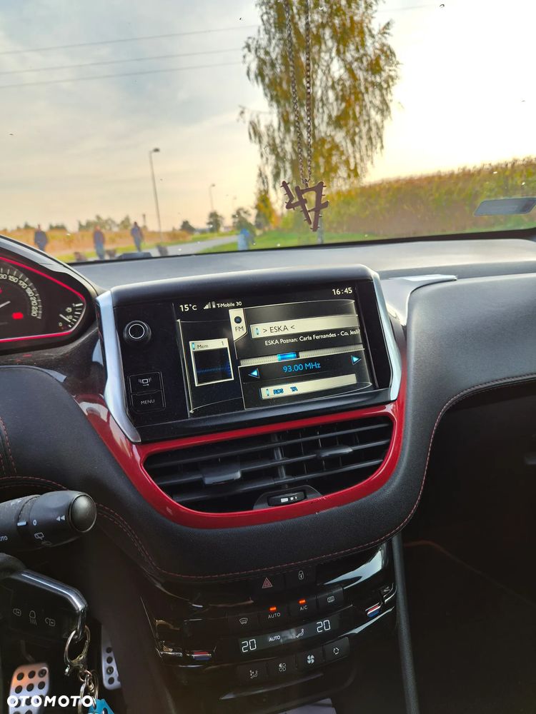 Peugeot 208 1.6 THP GTi - 10