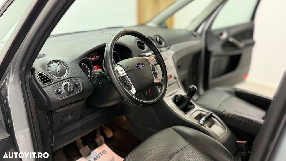 Ford Galaxy 2.0 Ghia - 6