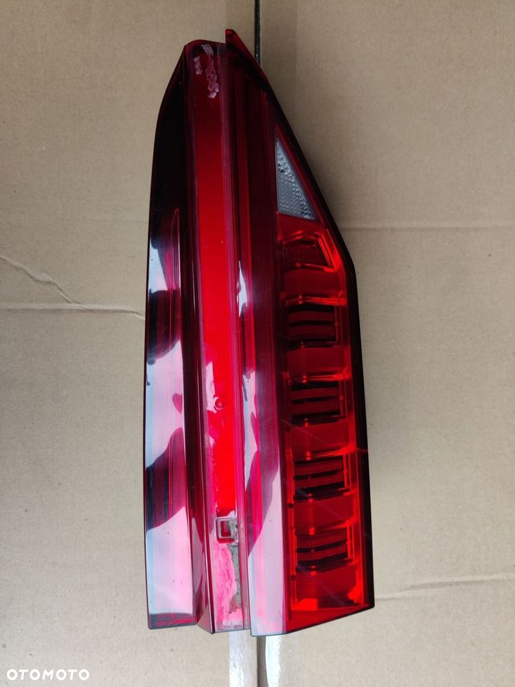LAMPA W KLAPE LEWA TYŁ LED AUDI RS6 A6 C8 KOMBI - 1