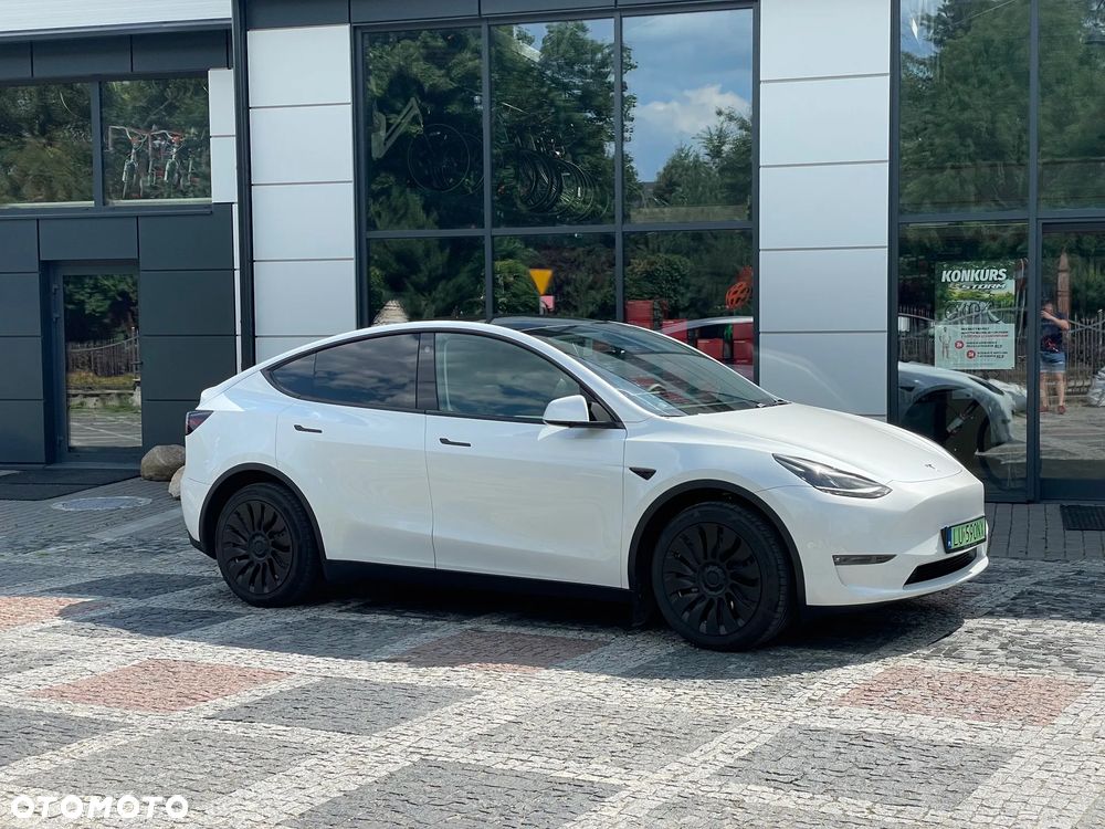 Tesla Model Y - 23