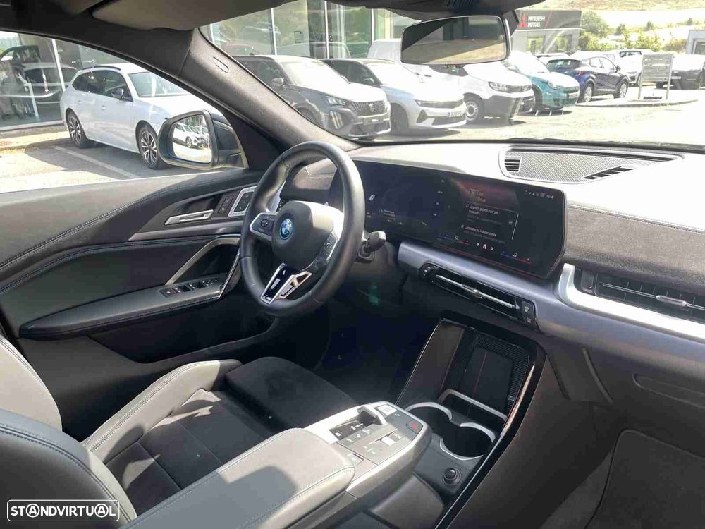 BMW iX2 eDrive20 - 9