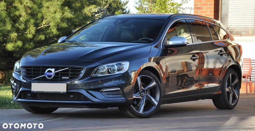 Volvo V60 D5 R-Design - 2