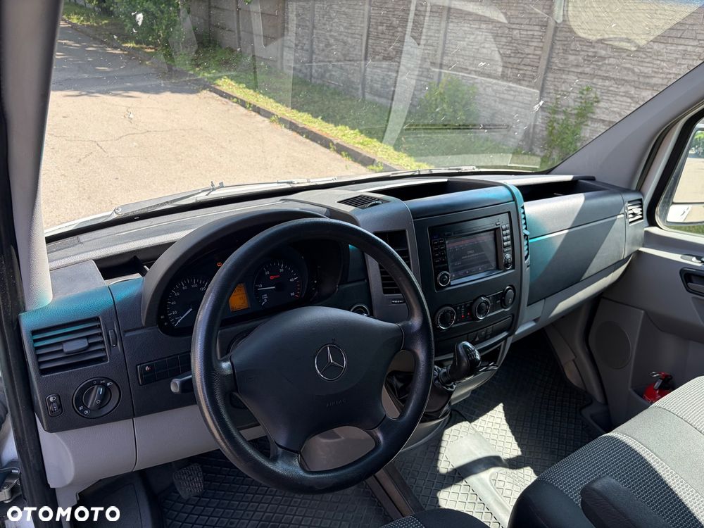 Mercedes-Benz Sprinter - 11