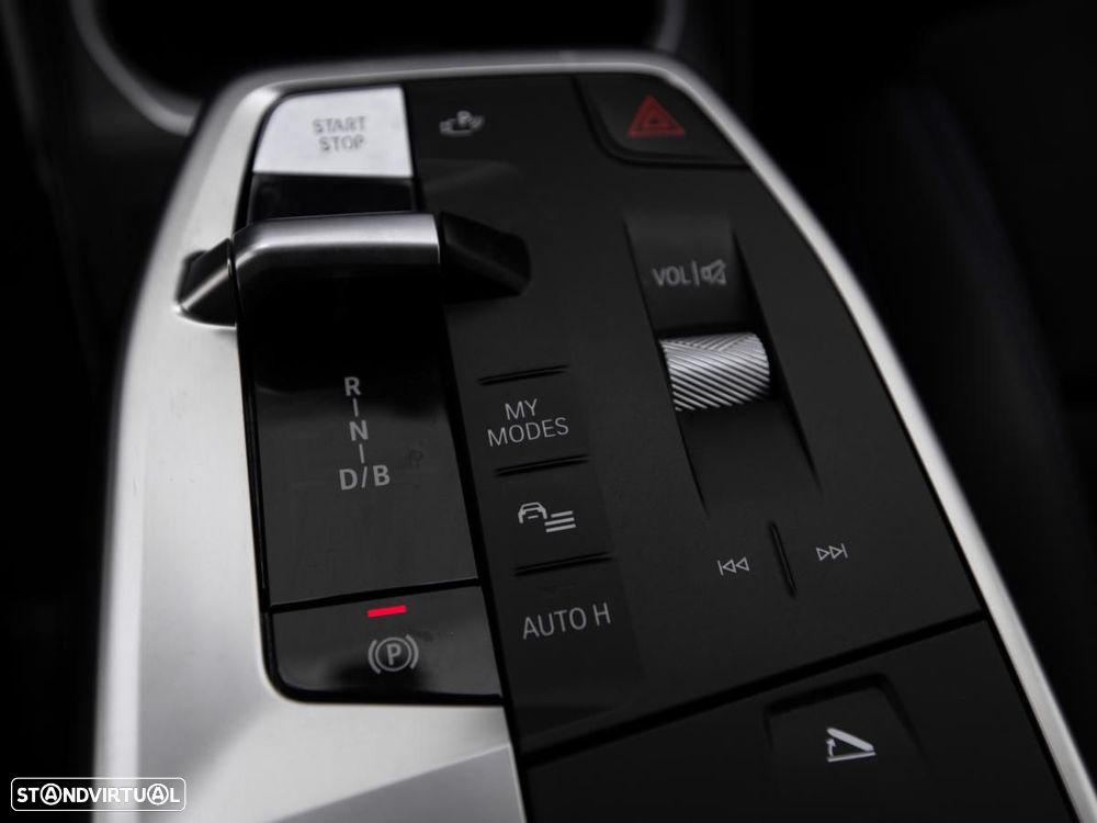 BMW iX2 eDrive20 Pack Desportivo M - 22