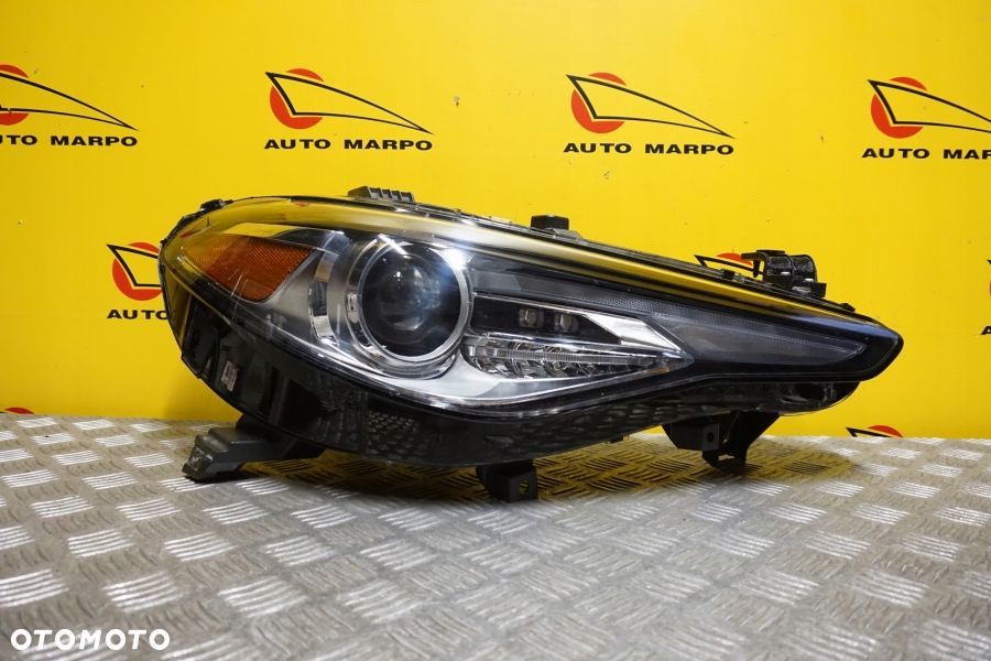 ALFA ROMEO GIULIA 2016- REFLEKTOR LAMPA XENON PRAWA USA - 2