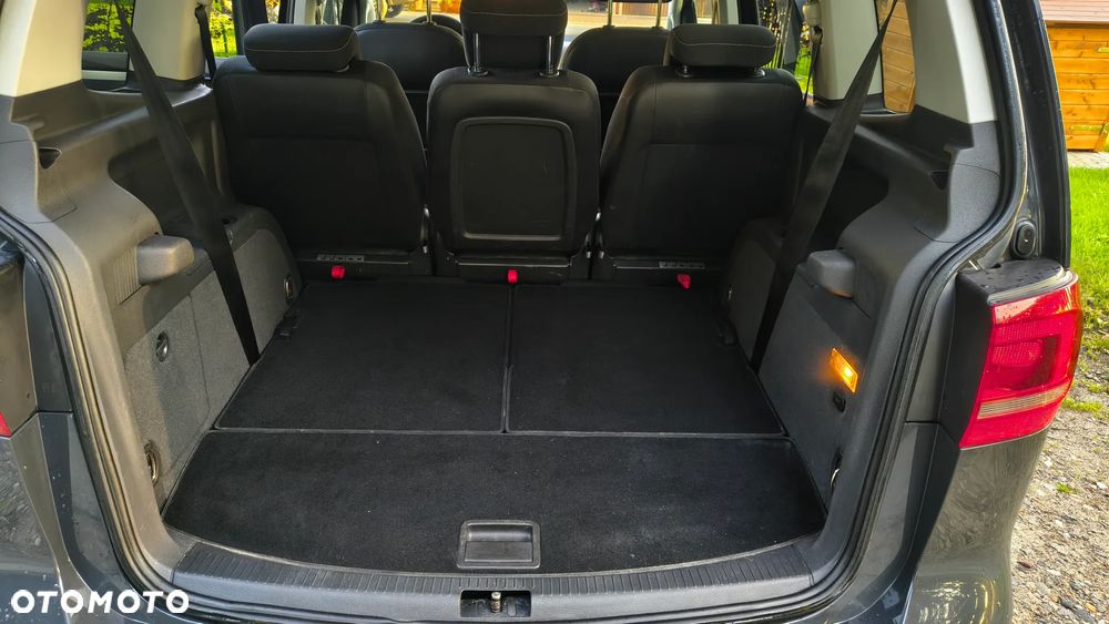 Volkswagen Touran - 4