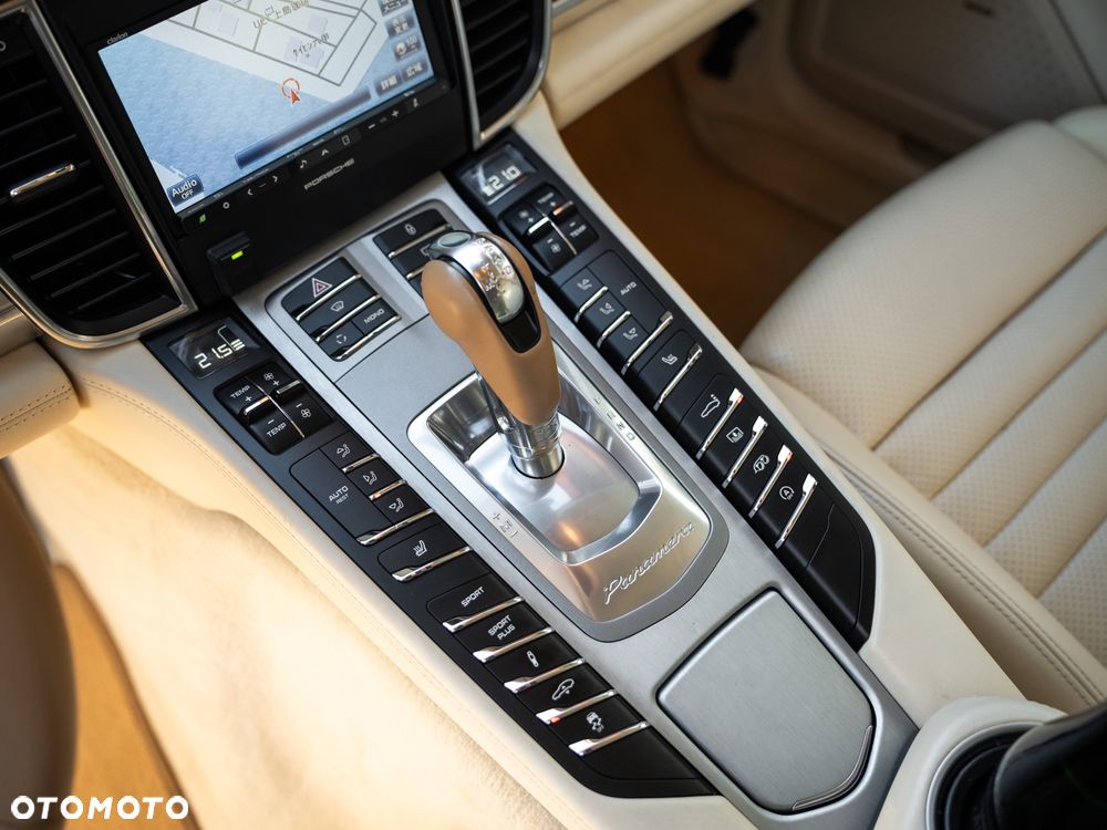 Porsche Panamera GTS PDK - 21