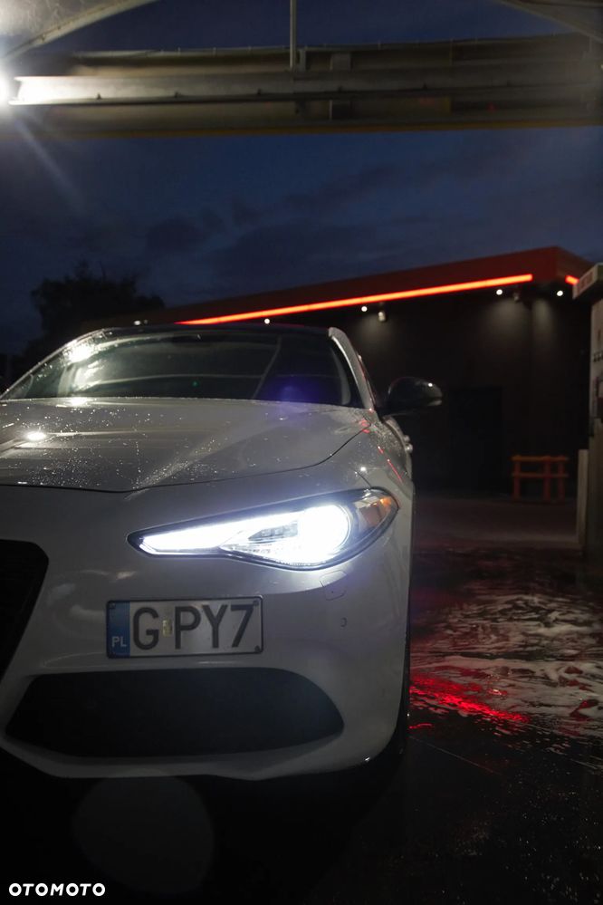Alfa Romeo Giulia 2.0 Turbo 16V AT8-Q4 Ti - 38