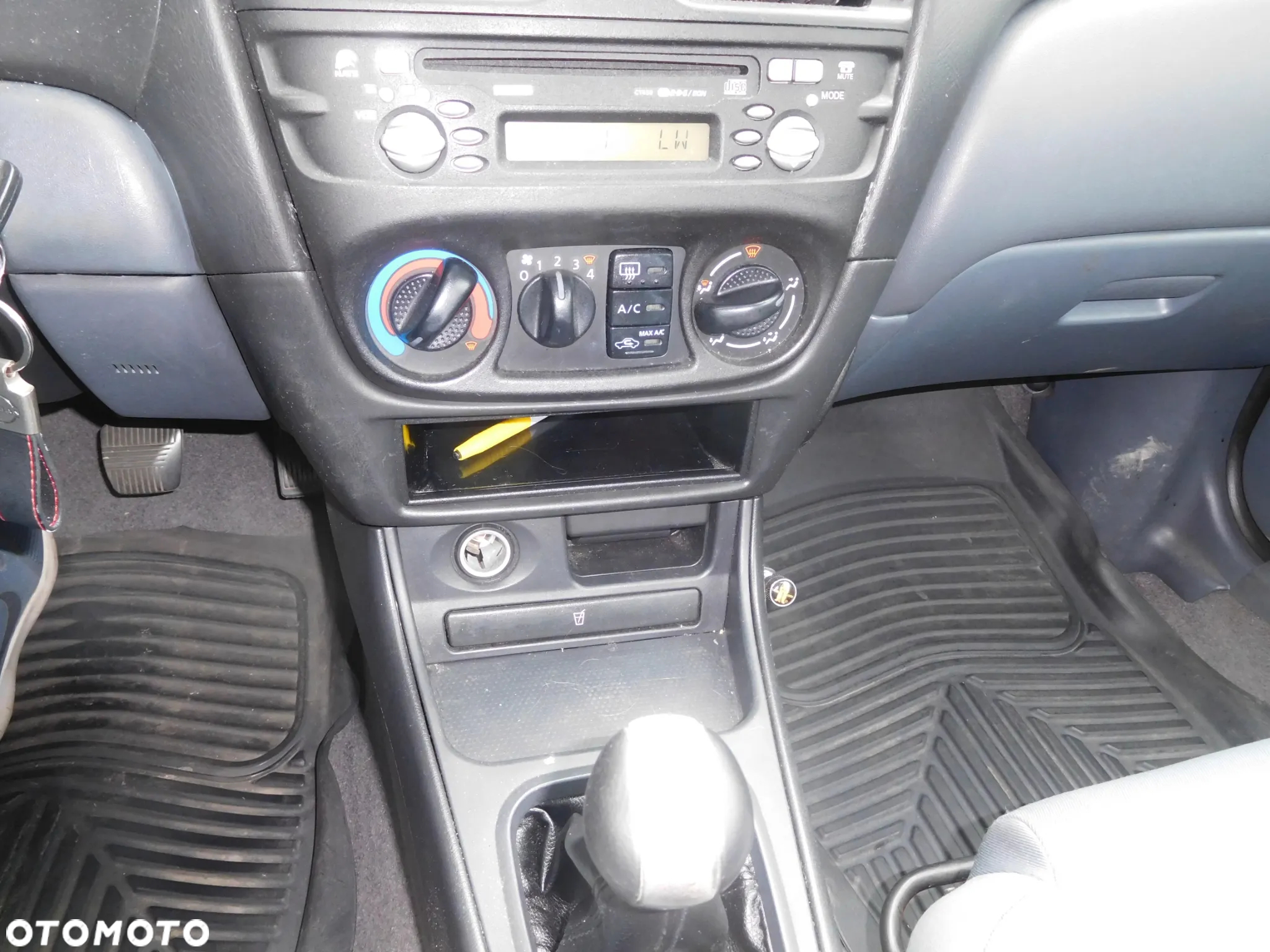 Nissan Almera II 1.5 Base - 11
