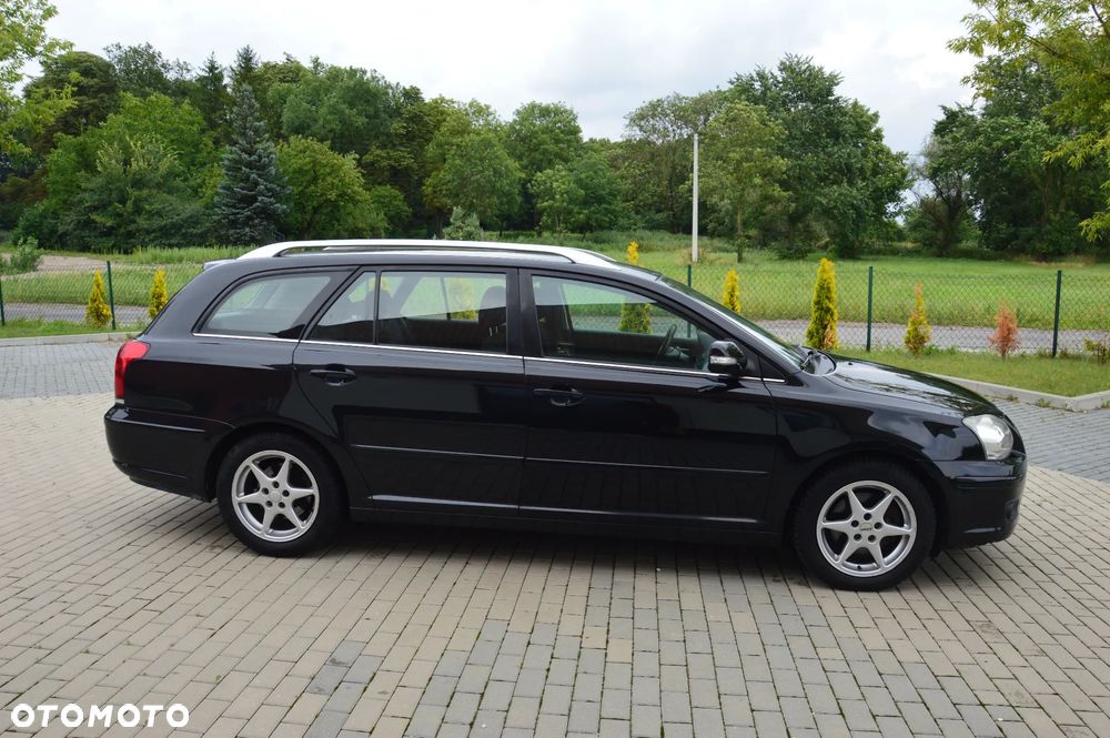 Toyota Avensis - 8