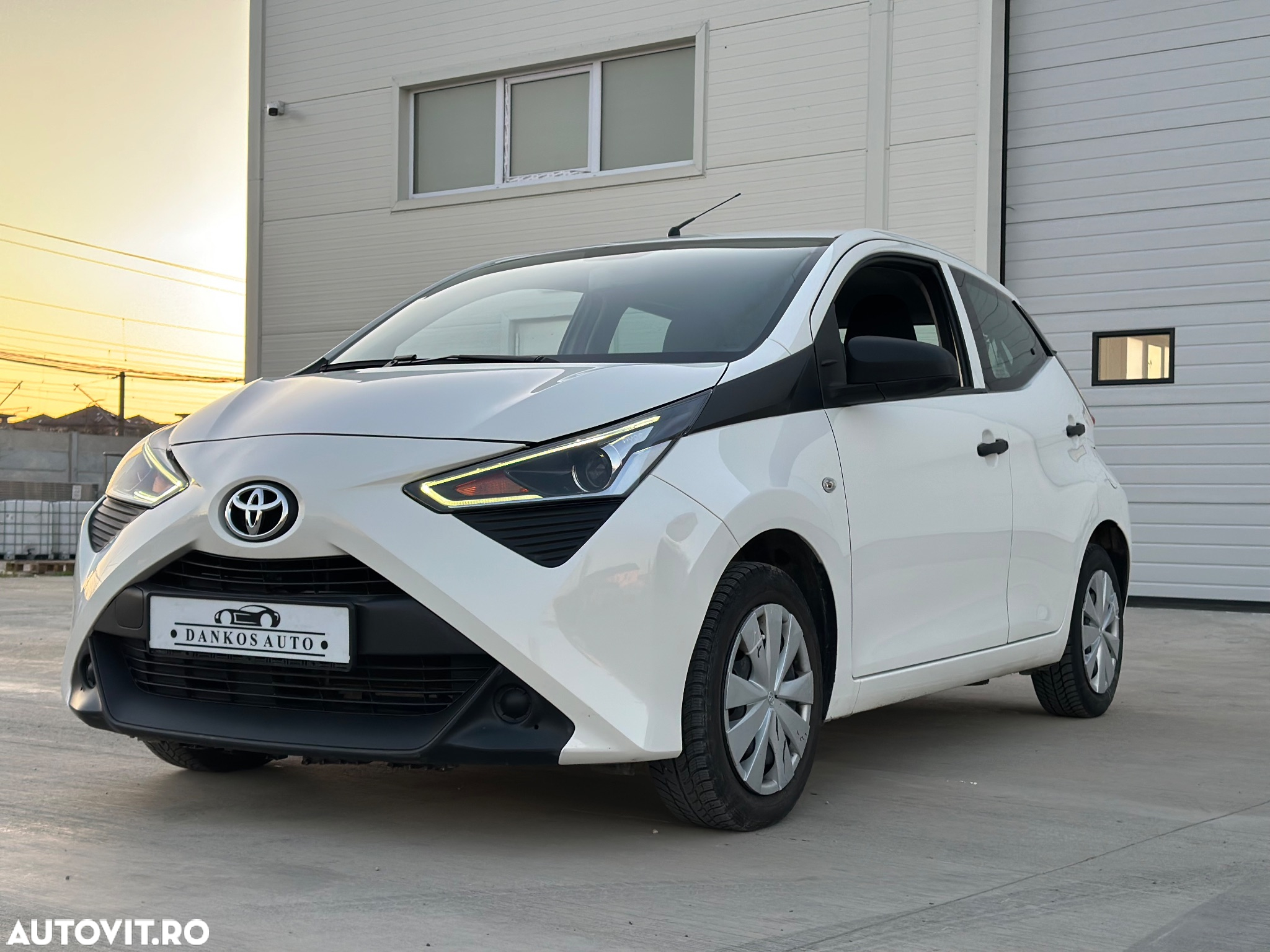 Toyota Aygo 1.0 VVY-I 5 usi X-cite - 3