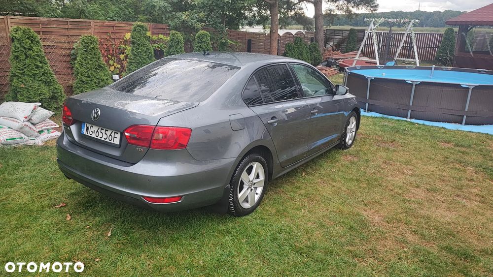 Volkswagen Jetta 1.6 TDI Comfortline - 4