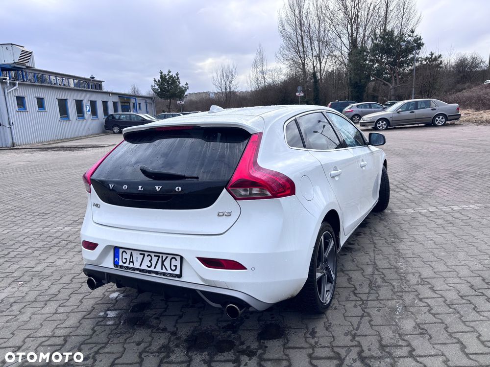 Volvo V40 D3 Drive-E R-Design Momentum - 3