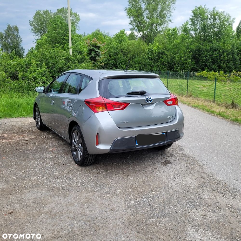 Toyota Auris 1.8 HSD Luna - 2