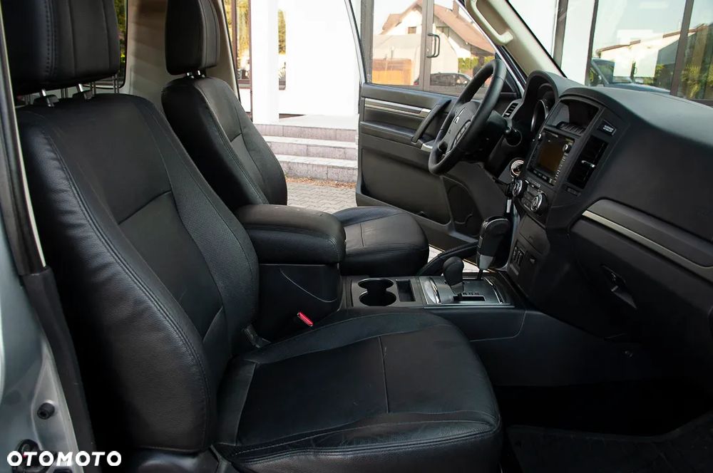 Mitsubishi Pajero 3.2 DI-D Automatik Limited Edition - 16