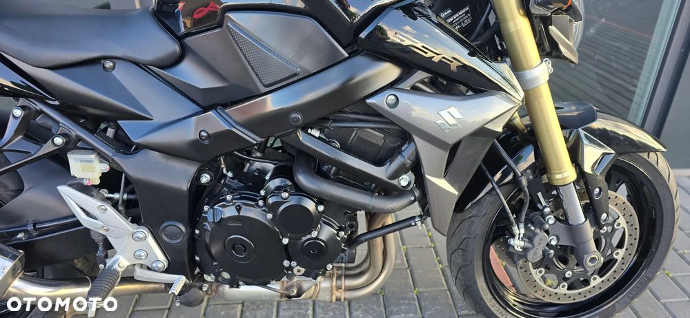 Suzuki GSR - 10