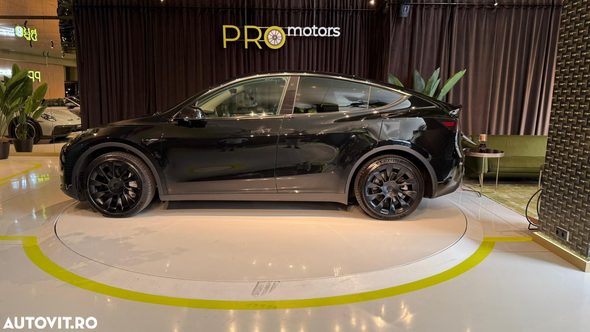Tesla Model Y Long Range Dual Motor AWD - 6