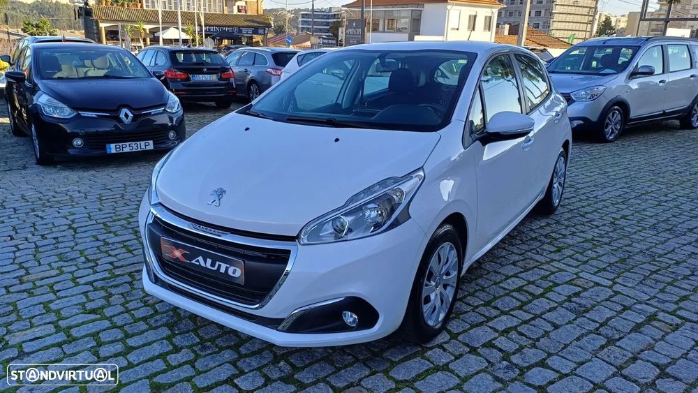 Peugeot 208 - 1