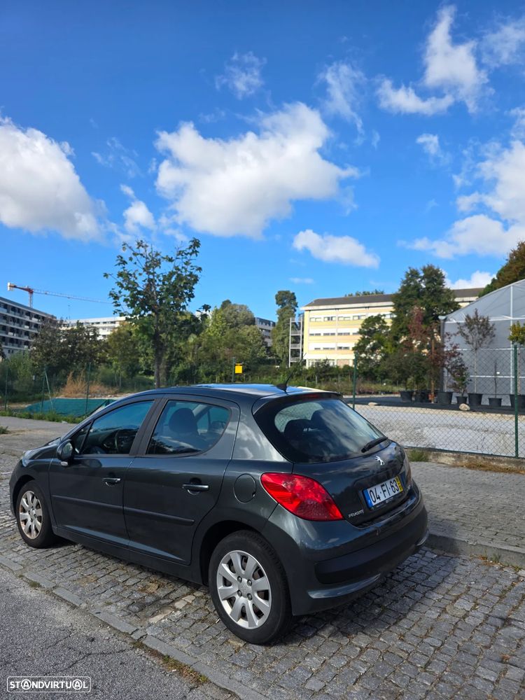 Peugeot 207 2008 photo 3