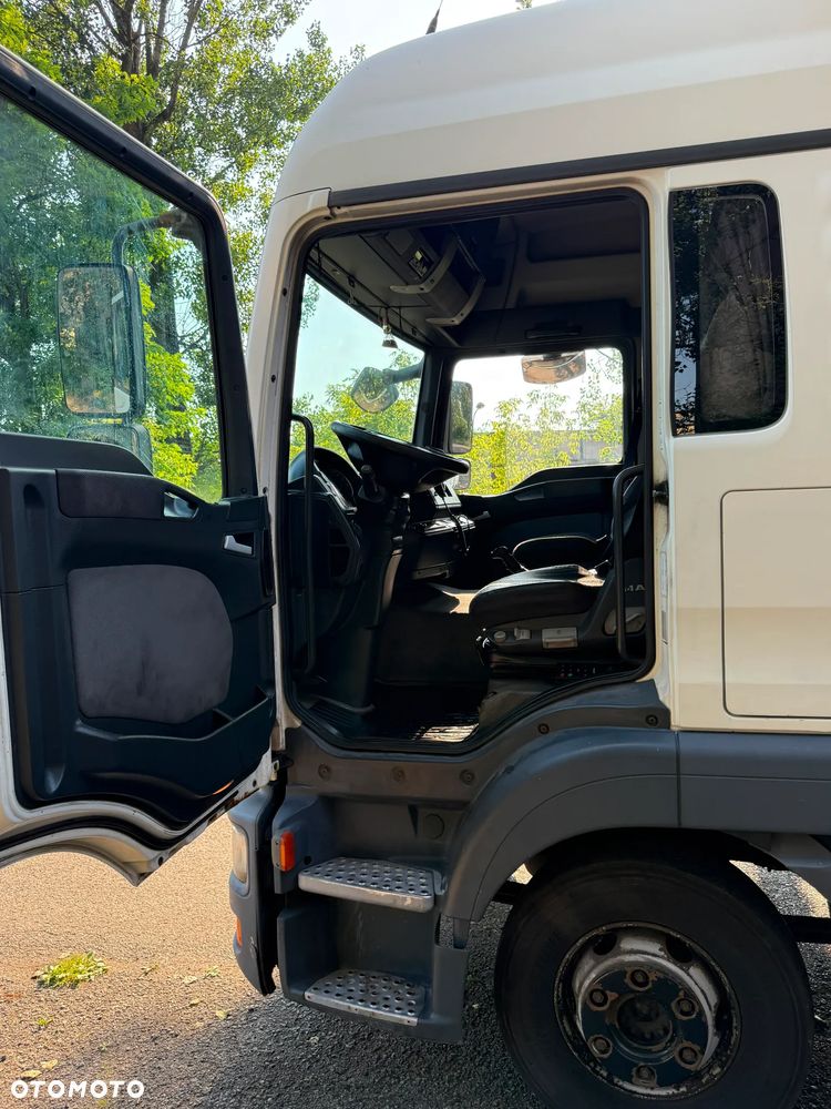 MAN TGL 12.240 4X2 BL - 11