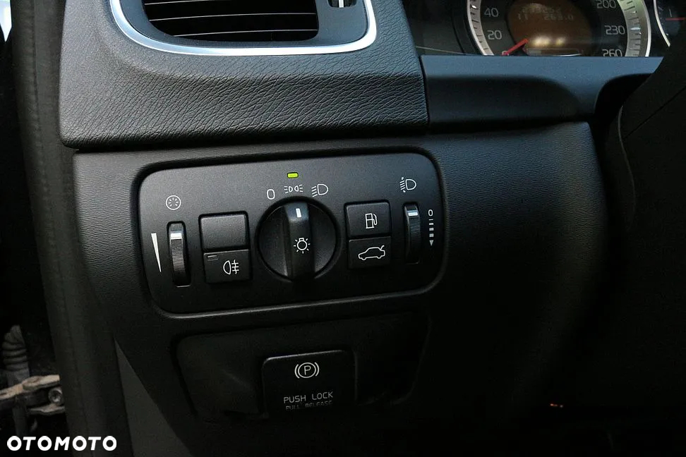 Volvo V60 D3 Geartronic Momentum - 23