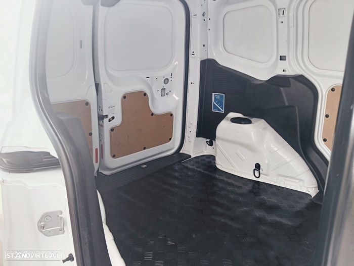 Ford Transit Courier - 26