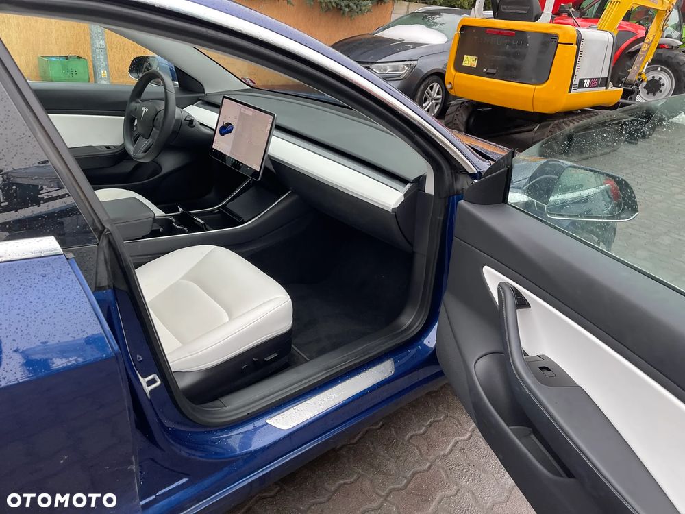 Tesla Model 3 - 21
