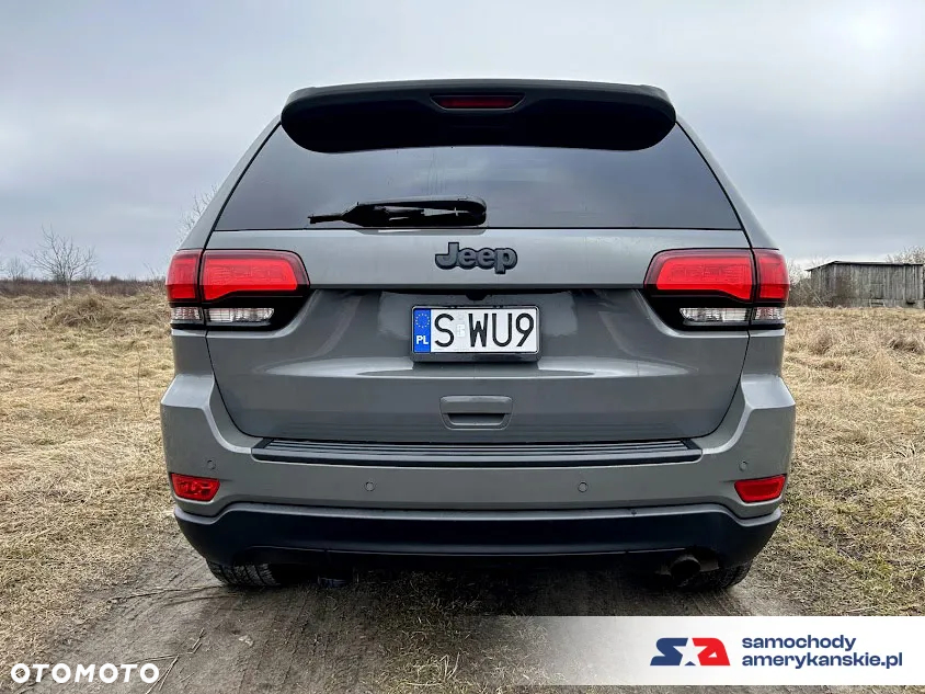 Jeep Grand Cherokee - 21