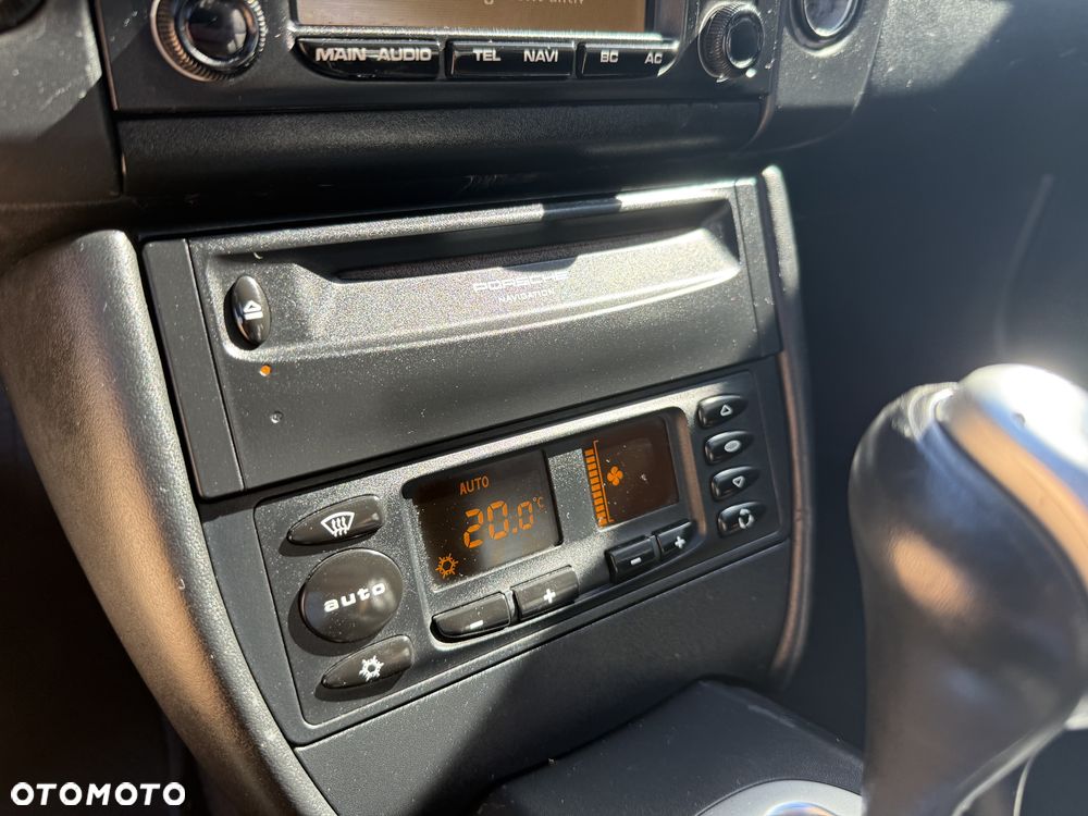 Porsche 911 Carrera 4 - 23
