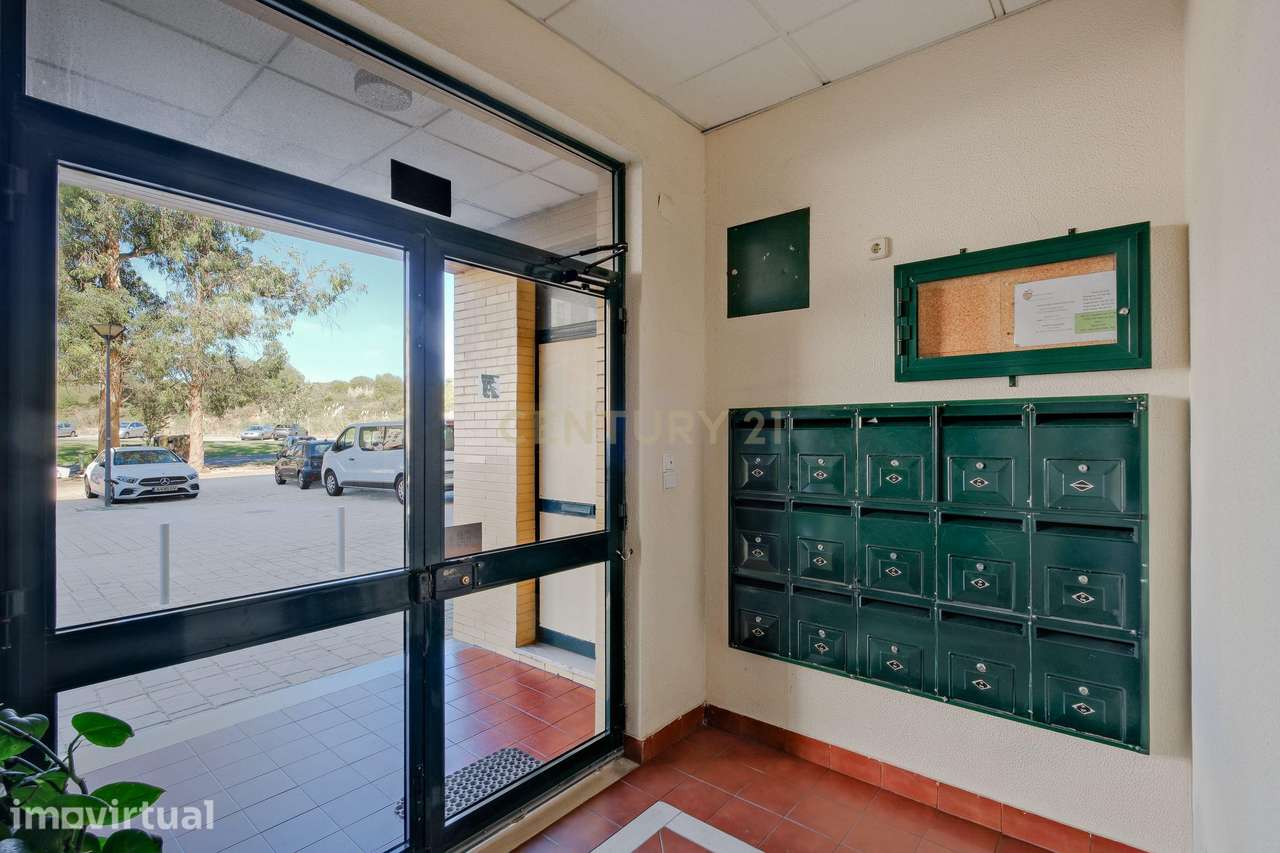 Apartamento T2 com Vista Panorâmica em Algueirão Mem Martins - Grande imagem: 2/26