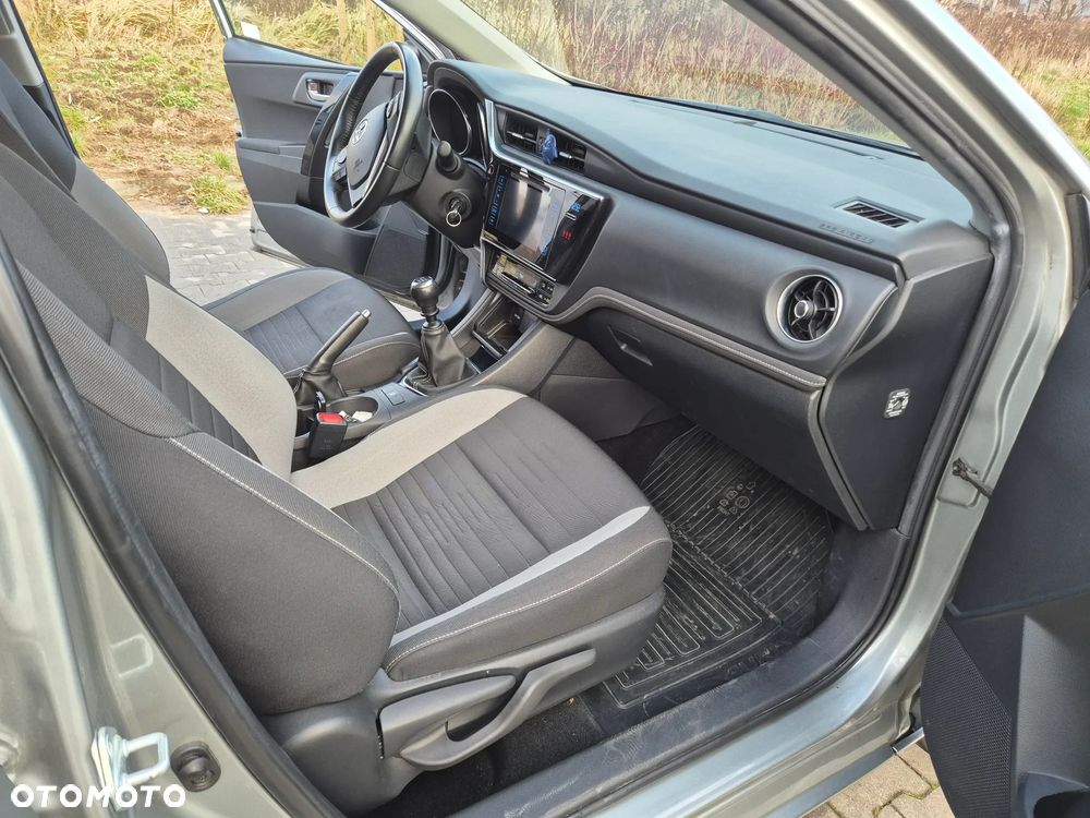 Toyota Auris 1.6 Premium - 14