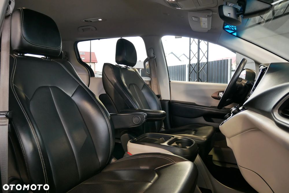 Chrysler Pacifica - 11