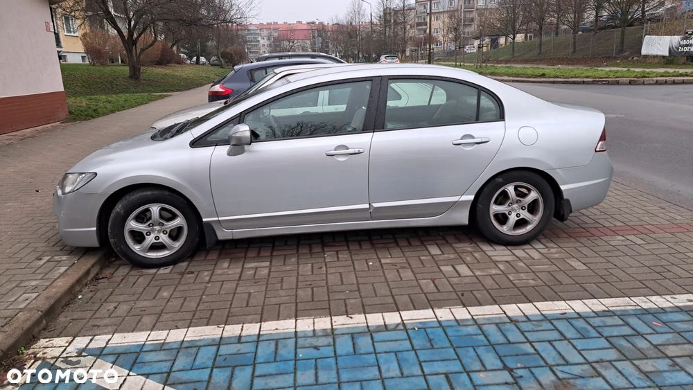 Honda Civic 1.8 Comfort - 11