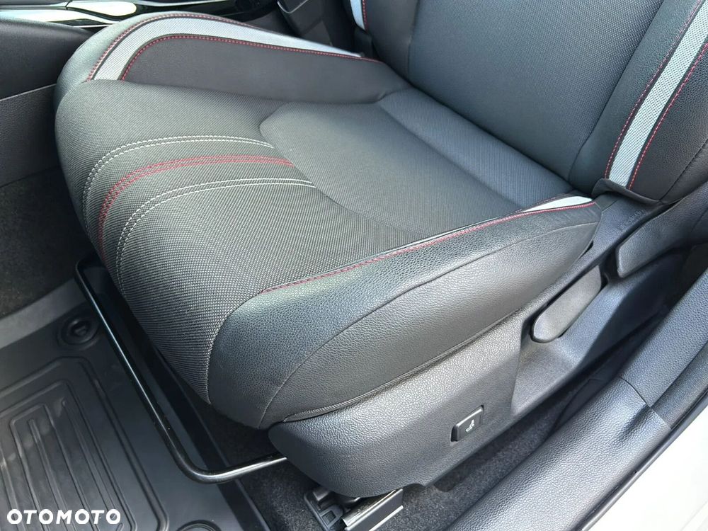 Toyota Corolla 2.0 Hybrid GR Sport - 17