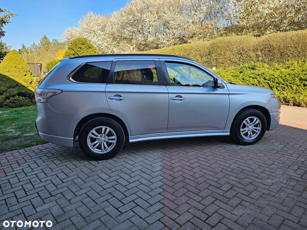 Mitsubishi Outlander 2.2 DI-D 2WD Plus - 2