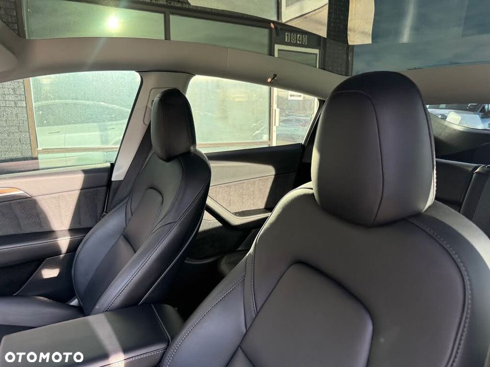 Tesla Model Y Performance Dual Motor AWD - 11