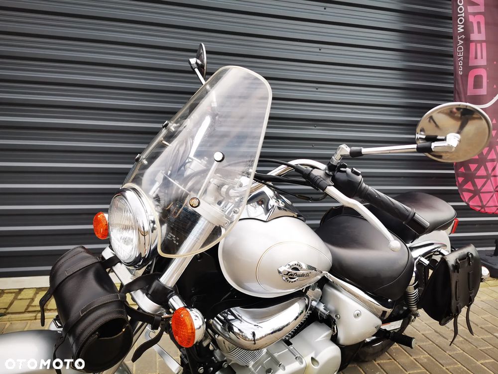 Suzuki Intruder - 11