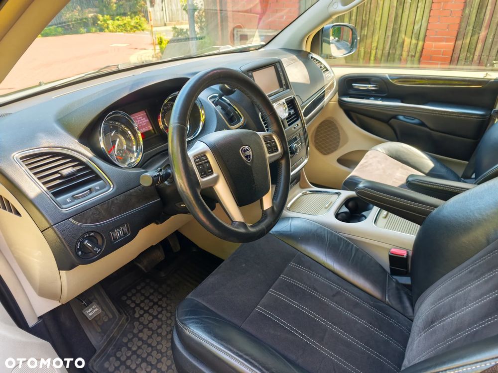 Lancia Voyager 3.6 Platinum - 3