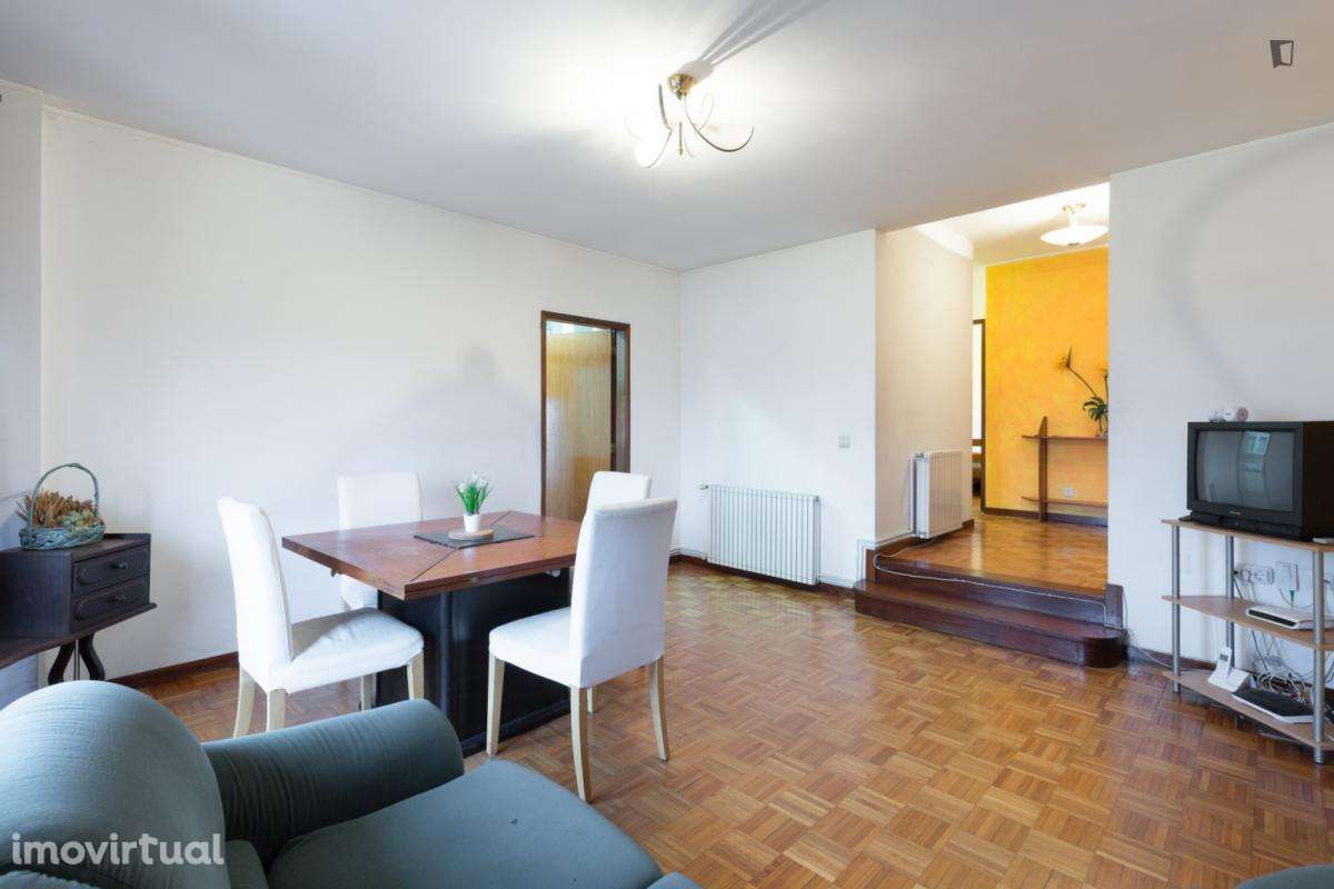 Quarto - localizado em Paranhos Porto - Grande imagem: 4/33