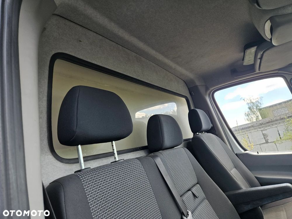 Mercedes-Benz Sprinter - 11