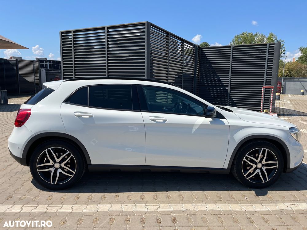 Mercedes-Benz GLA - 8